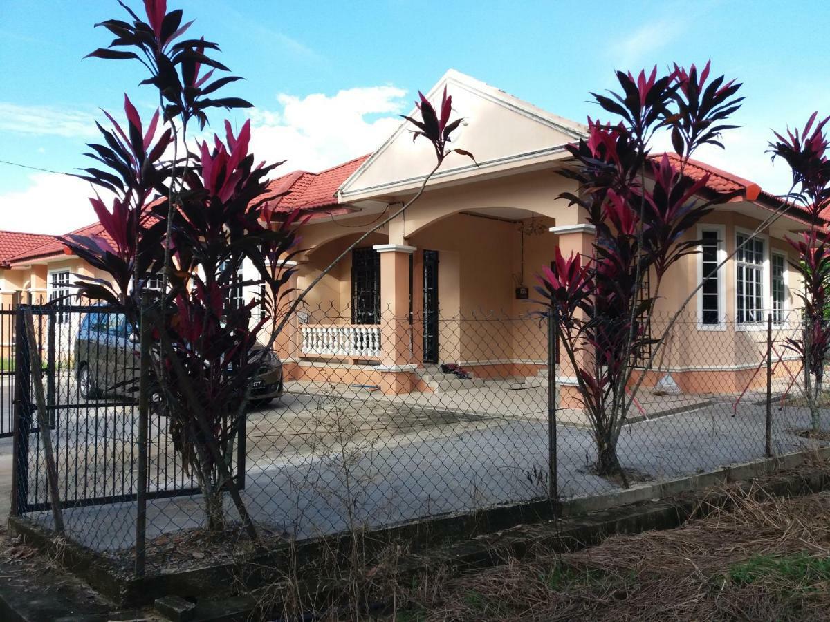 Seri Baqti Homestay Tanah Merah  Luaran gambar