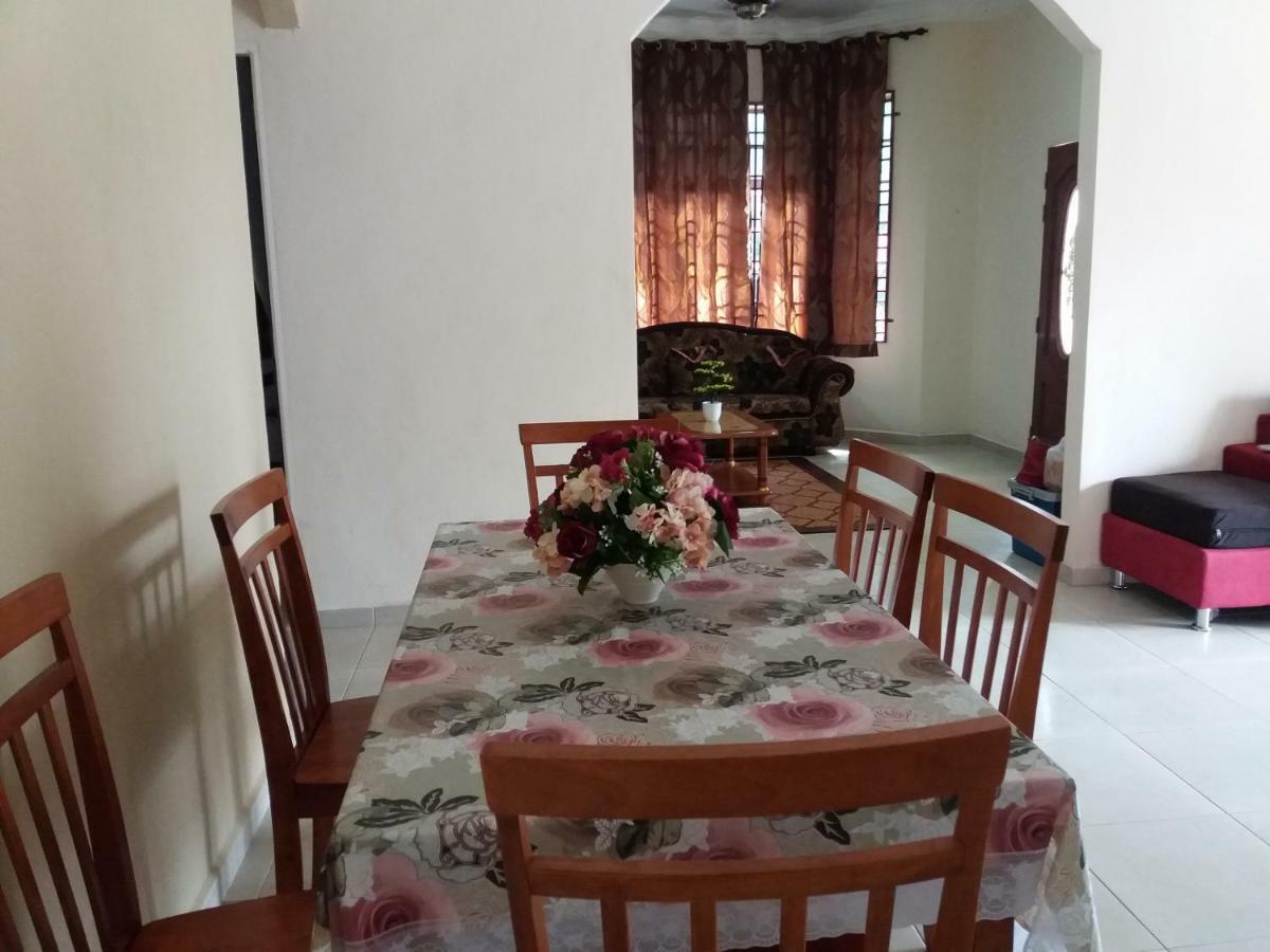 Seri Baqti Homestay Tanah Merah  Luaran gambar